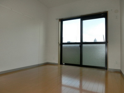 Other room space. It is bright with clean Western-style