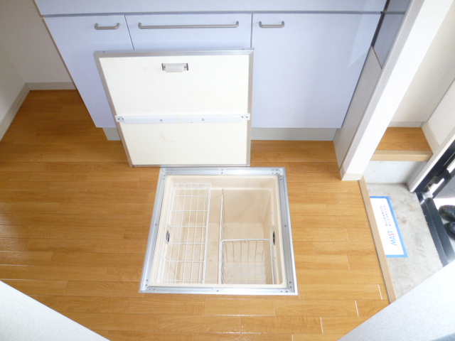 Receipt. Kitchen floor with storage