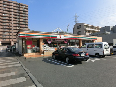 Convenience store. 170m to Seven-Eleven (convenience store)