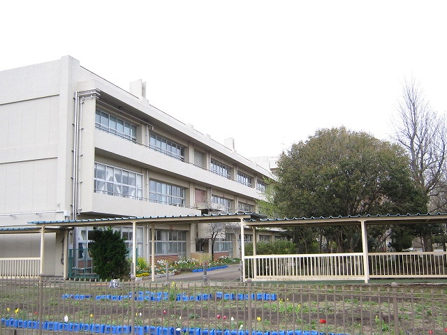 Primary school. 815m until the Chiba Municipal Toke elementary school (elementary school)