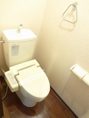 Toilet. Happy heating in toilet ・ With cleaning function.