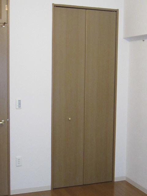 Other room space. Western-style (2) closet