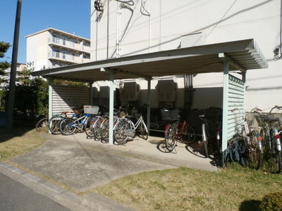 Other common areas. On-site undercover parking lot is a (free).