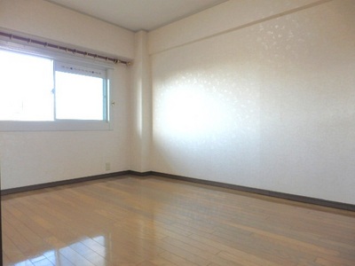 Living and room. Cleaning is also a comfortable flooring ☆ 