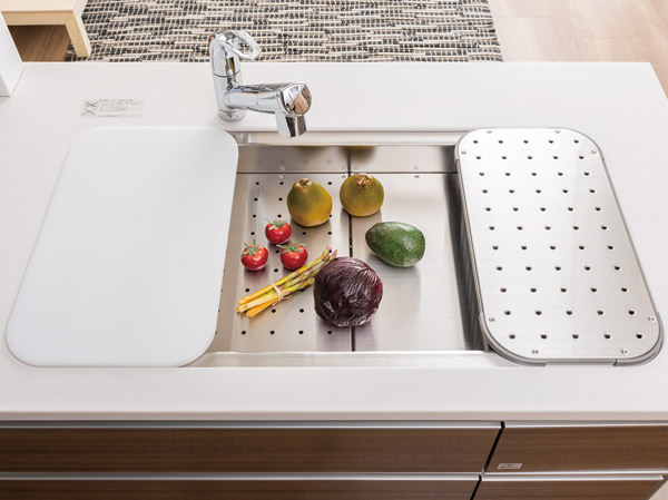 Kitchen.  [Utility sink] Spacious sink space and, A cooking space even in the sink, It adopted a new sink that combines the work efficiency and functionality.
