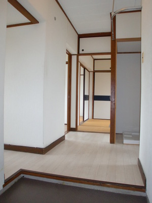 Entrance. ◇ room viewed from the entrance is a bright impression based on white.