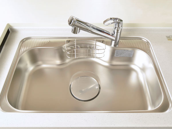Kitchen.  [Low-noise specification wide sink] Low-noise specification wide sink to suppress such as water splashing sound