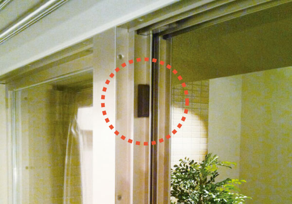 Security.  [Security sensors] Installing the security sensors such as opening the door for sensing a suspicious person of the intrusion (FIX window ・ Surface lattice window ・ Except Tsumakabemado).