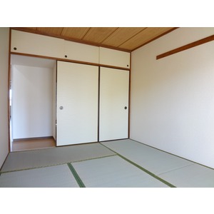 Living and room. South Japanese-style room 6 quires Closet Yes