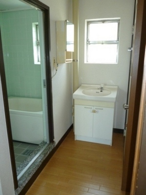 Washroom. Because of the wash basin there is a window, You can also ventilation after using Heyasupure.