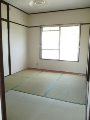 Living and room. February 2012 tatami mat sort already