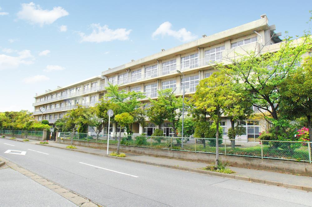 Takahama junior high school (10 minutes walk)