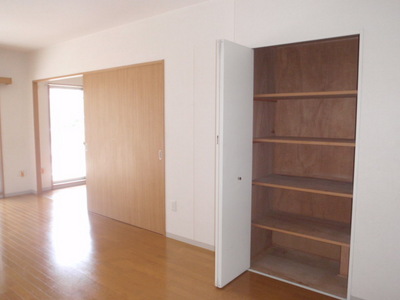 Living and room. There is storage space is a lot, Floor plan of the luggage has's also safe ☆