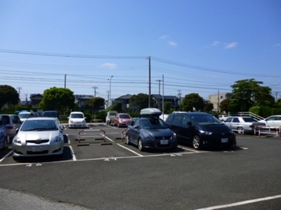 Other common areas. On-site parking (with size limit) is also useful parking of high roof vehicles