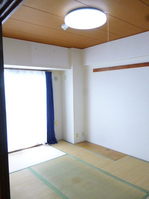 Living and room. Can also be used in the drawing room Japanese-style room (it comes with one air-conditioned)