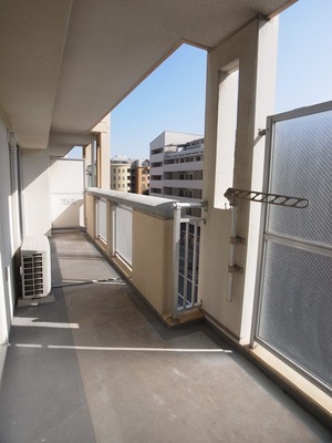 Balcony. Balcony in the southeast direction, Bright light plugs into the room