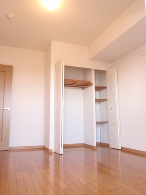 Living and room. Typical indoor photo. Many storage space, Luggage retention's is also safe