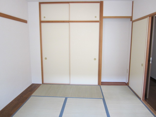Other room space. Japanese-style room with a closet with upper closet