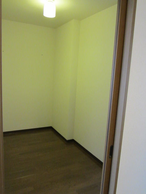 Other room space. 2.8 tatami closet (2way)