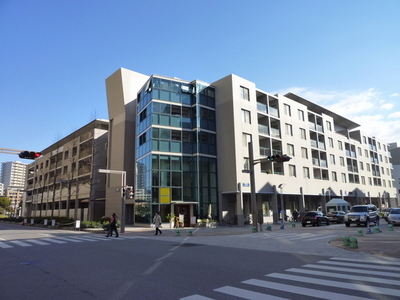 Building appearance. Commute ・ Convenient Keiyo Line to go to school "Kaihinmakuhari" a 10-minute walk.