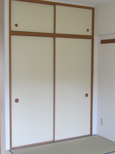Other room space. Japanese-style room (1) 1 closet between with upper closet