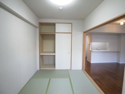 Living and room. Closet about 6 Pledge of Japanese-style ・ Storage is plenty in with upper closet