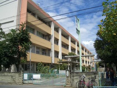 Primary school. Nishi Elementary School Makuhari 700m until the (elementary school)