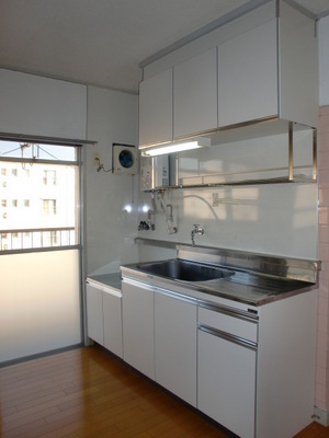 Kitchen. Kitchen with a clean feeling clean in which the white tones ☆ 