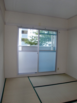 Living and room. ◇ south Japanese-style room is bright faces on the balcony!