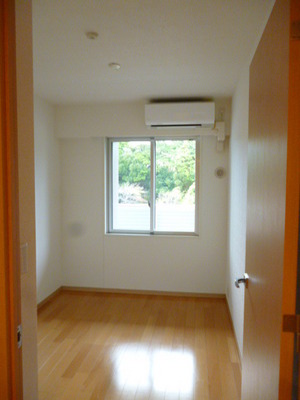 Other room space. Mihama is a Western-style room in the garden side. Of course, storage ・ Air-conditioned