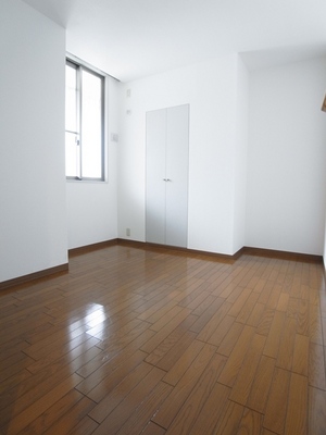 Living and room. Since there is each room storage, It is the room also Katazuki easy