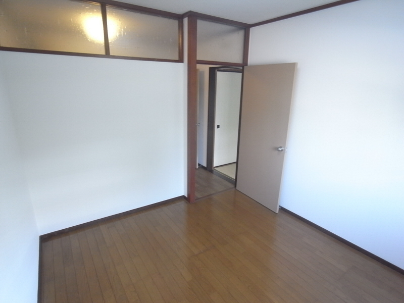 Other room space. It is also the form that is clean in front of the Western-style