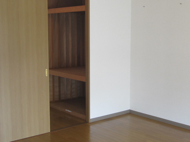 Other room space. Western-style lead to LD (1) storage compartment