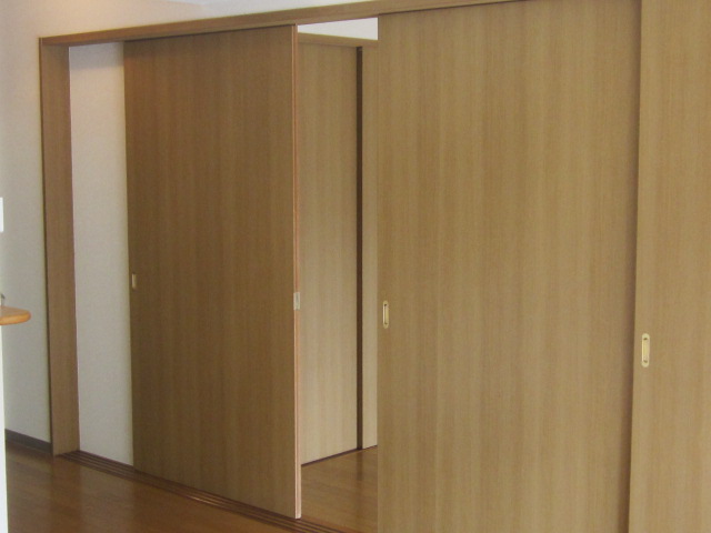 Other room space. Sliding door of LD and Western (1)