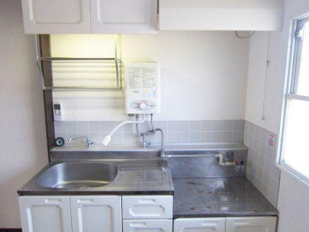 Kitchen. Storage capacity There is also a two-burner gas stove can be installed kitchen