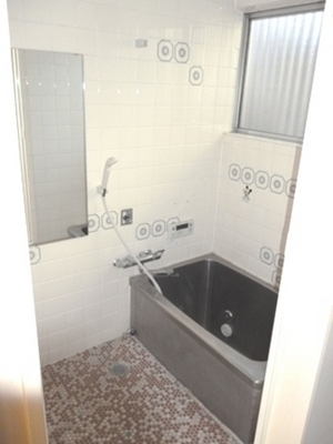 Bath. Add cooking function of the bath is recommended. Firm can also ventilation there is a window