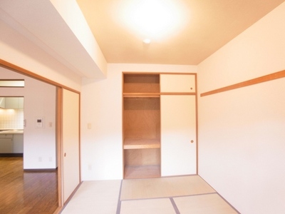 Living and room. Japanese-style room can also be used spacious by connecting with the living