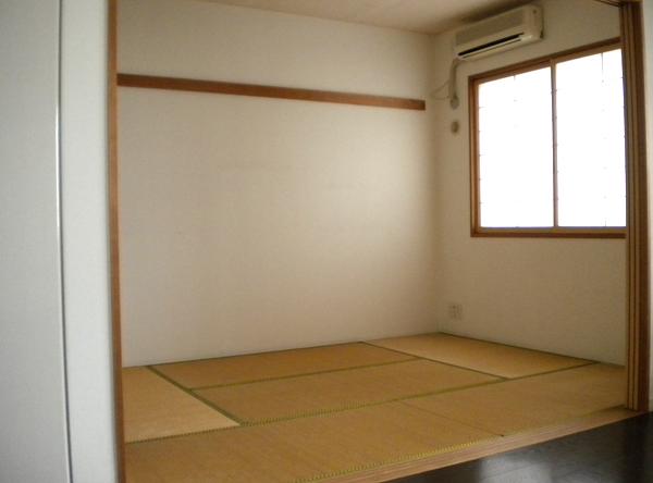 Non-living room. Japanese-style, About 6 Pledge Shitakai is, There is no dwelling unit because it became a slit.