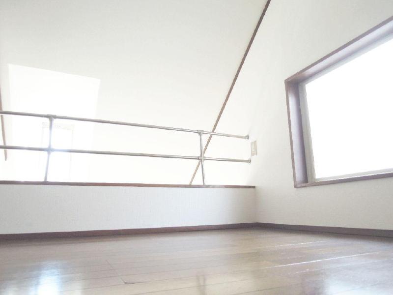 Other room space. Loft part is the ceiling height is attractive stand