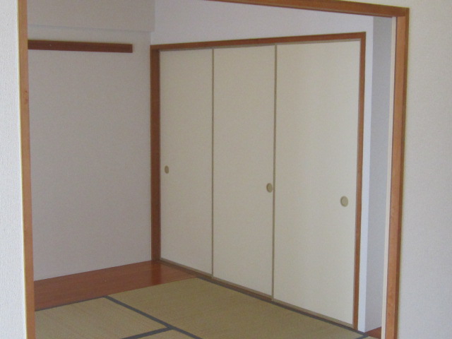 Other room space. Japanese-style room (1)