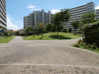 Other common areas. It is small on-site park the car in the traffic.