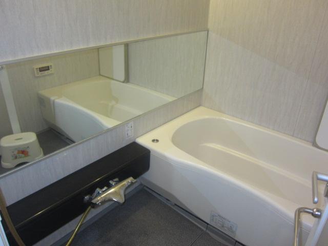 Bathroom. 1418 size unit bus. It is with the bathroom in the dryer!