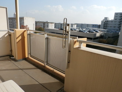 View. Warm balcony is recommended in the southeast direction