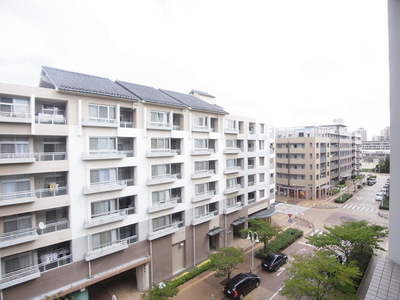 View. We have to ensure the ventilation and privacy with double-sided balcony