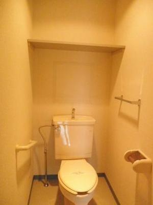 Toilet. Typical indoor photo. Towel rack ・ Toilet with a handrail