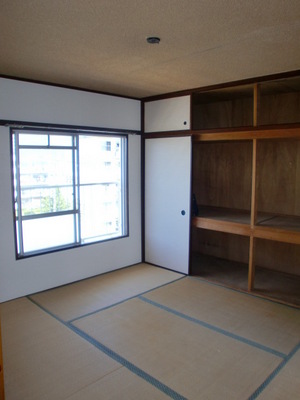 Living and room. Is a Japanese-style room that accommodated and fulfilling. 