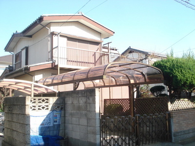 Building appearance. JR Keiyo Line is a 12-minute walk from "Inagekaigan Station"