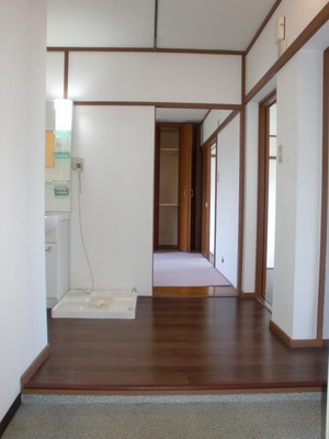 Entrance. ◇ entrance of beautiful flooring!