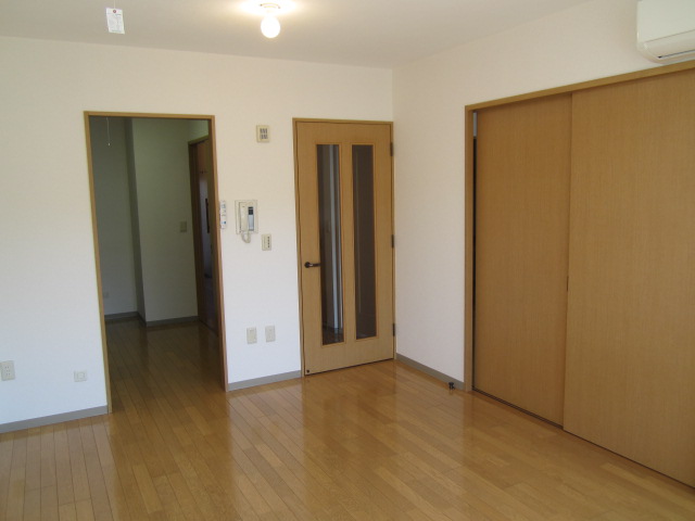 Living and room. 9.1 tatami LDK