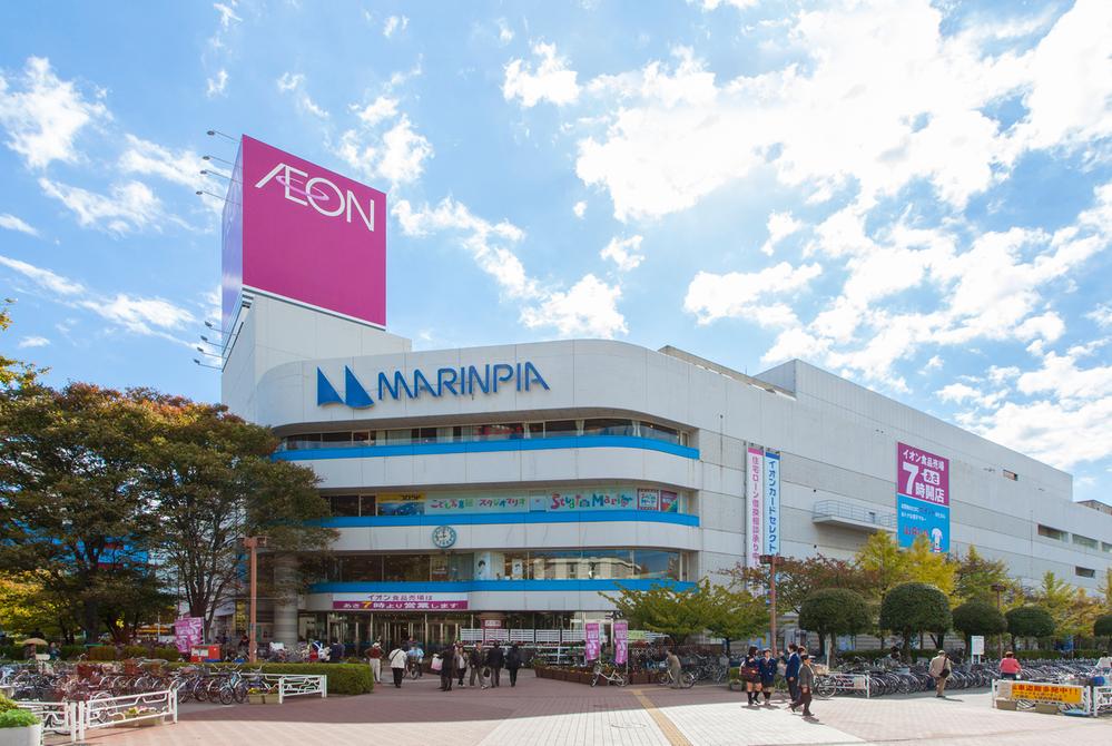 Shopping centre. 360m until ion Marinepia shop